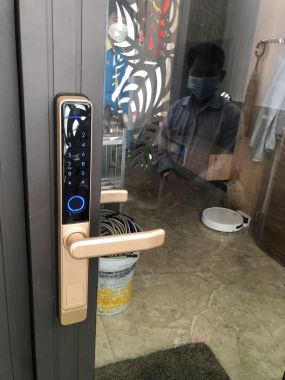Khóa vân tay cửa nhôm Xingfa TTLOCK  ZL101 Thông Minh