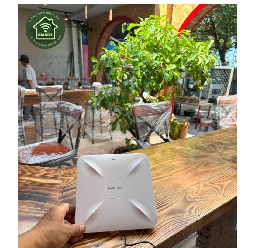 Thi Công Hệ Thống Camera và WiFi Ruijie Cho Quán Cafe Dạo 2